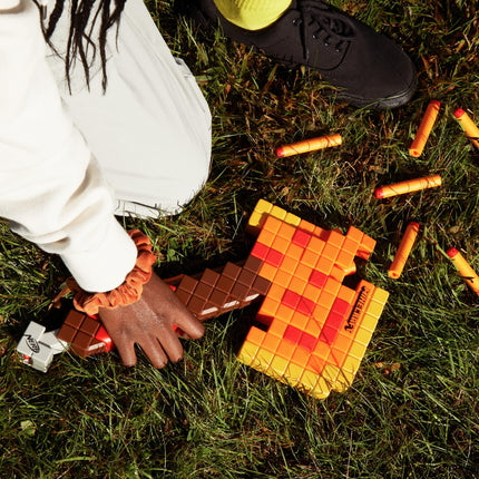 Nerf Minecraft Firebrand, Dart Blasting Axe, 6 Elite Foam Darts, Design Inspired by Minecraft Axe in The Game, Pull Down Priming, Minecraft Toys