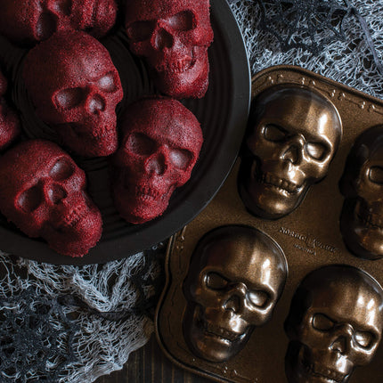 Nordic Ware Skull Cakelet Pan, 3D Cast Aluminium Bundt Tin, Bundt Cake Tin with Skull Pattern, Cake Mould, Bronze