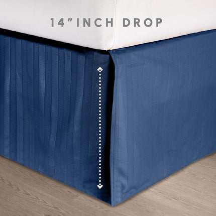 Juego de edredón Elegant Comfort Silky Soft Dobby Stripe de 8 piezas en una bolsa, incluye juego de sábanas inteligentes de 4 piezas, faldón de cama, edredón, fundas de almohada y fundas decorativas a juego - Twin/Twin XL, azul marino
