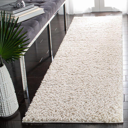 SAFAVIEH Shag Rug for Living Room, Dining Room, Bedroom - August Shag Collection, Short Pile, in Ivory, 76 X 183 cm