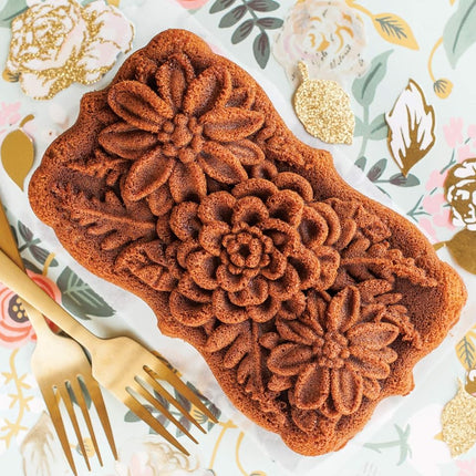 Nordic Ware Molde para Pan con Diseño de Flores Silvestres, Molde Original de Aluminio Fundido, Molde Bundt Cake con Diseño Floral, Molde para Tartas Fabricado en EE. UU., Color: Caramelo, Capacidad de 6 Tazas