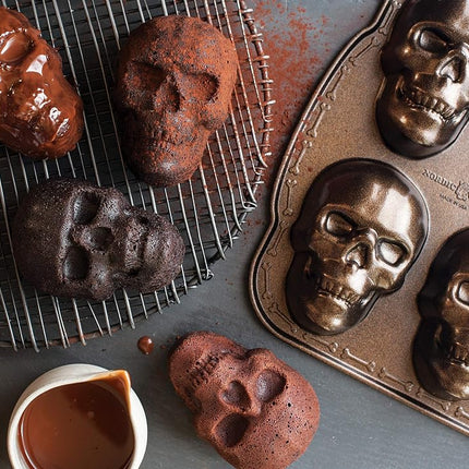Nordic Ware Skull Cakelet Pan, 3D Cast Aluminium Bundt Tin, Bundt Cake Tin with Skull Pattern, Cake Mould, Bronze