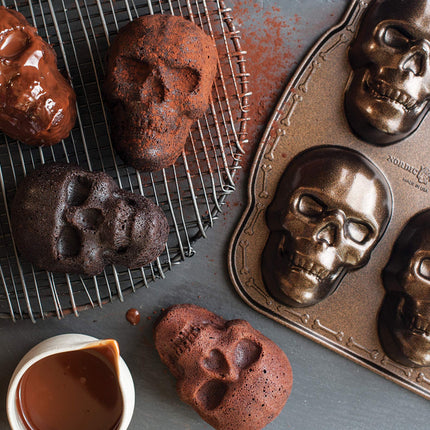 Nordic Ware Skull Cakelet Pan, 3D Cast Aluminium Bundt Tin, Bundt Cake Tin with Skull Pattern, Cake Mould, Bronze