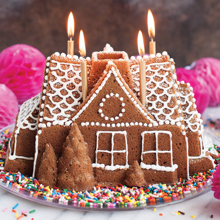 Nordic Ware Moule à Bundt Maison en Pain d'Épices, Moule à Gâteau Bundt en Aluminium de Noël, Moule à Gâteau Bundt avec Motif, Moule à Gâteau, Couleur : Argent