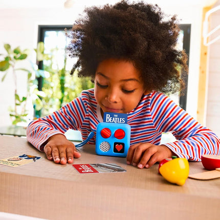 Yoto Mini (Édition 2024) + Pack Disney Pixar – Lecteur audio Bluetooth sans écran pour enfants, appareil de voyage tout-en-un pour histoires, musique, podcasts, radio, bruit blanc, utilisable comme enceinte ou avec des écouteurs