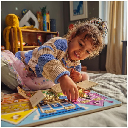 Melissa & Doug Wooden Latches Board | Wooden Toy | Developmental Toy | Motor Skills | Problem Solving | 3+ | Gift for Boy or Girl
