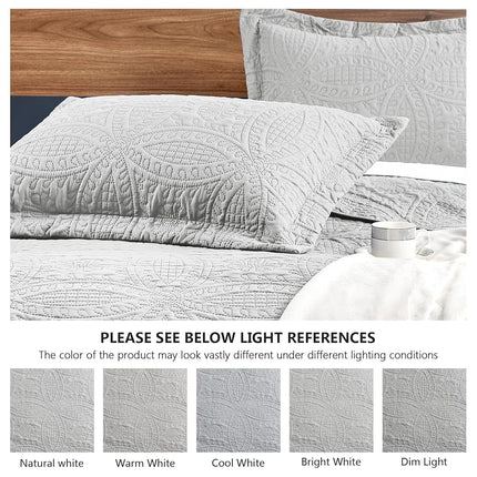 Love's cabin California King Size Quilt Bedding Set Light Grey Bedspreads - Cal King Summer Lightweight Bedspread Comforter - Coin Pattern Coverlet for All Season - 3 Pieces (1 Quilt, 2 Pillow Shams)
