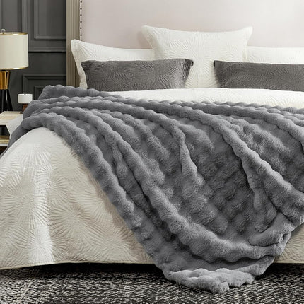 Cozy Bliss Faux Fur Throw Blanket for Couch, Bubble Plush Blanket Twin Size, Fuzzy Soft & Thick Blanket for Bed Sofa Living Room, 152.4 x 203.2cm Grey