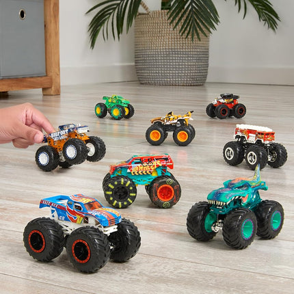 Hot Wheels Monster Trucks Live 8-Pack, Multipack of 1:64 Scale Toy Monster Trucks, Characters from The Live Show, Smashing & Crashing Trucks, Gift for Kids 3 Years Old & Up