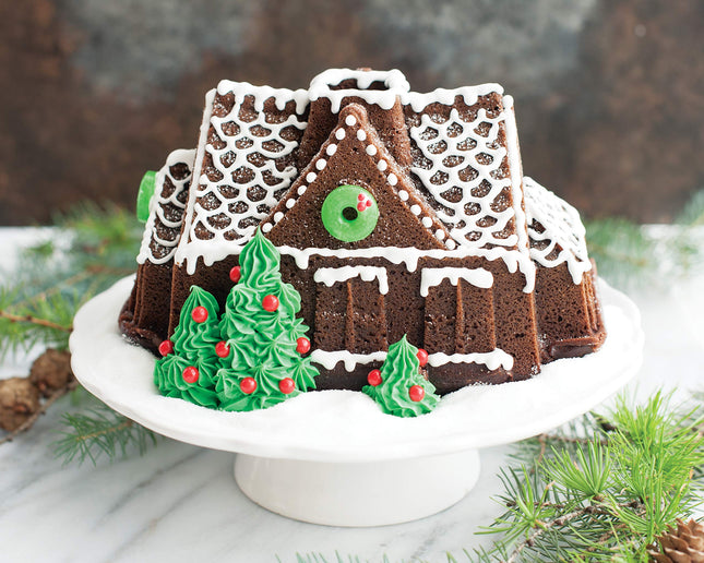 Nordic Ware Molde Bundt Casa de Jengibre, Molde Bundt de Aluminio Navideño, Molde Bundt con Diseño, Molde para Tartas, Color: Plateado