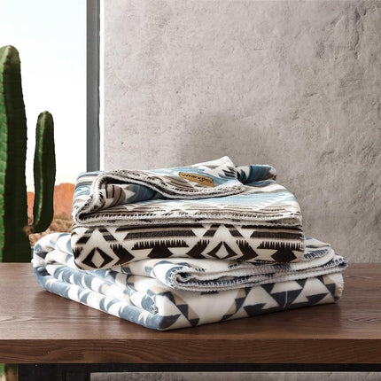 Wrangler - Twin Blanket, Super Soft Reversible Bedding, Western Home Decor for The Colder Seasons (Dakota Grey, Twin)