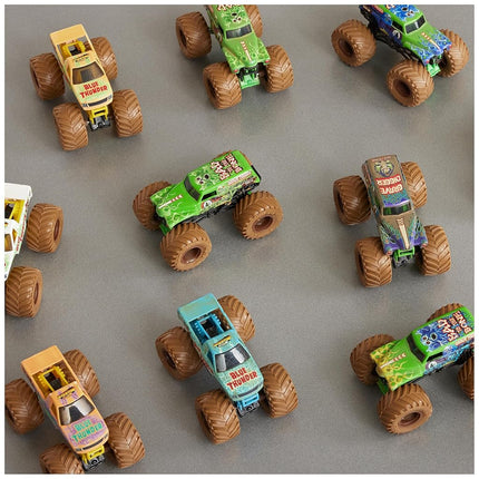 Monster Jam, Mystery Mudders, Official Die-Cast Monster Truck, Wash To Reveal, 1:64 Scale (Styles Will Vary)