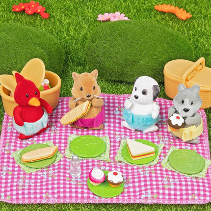 Li'l Woodzeez Picnic Playset, 29 Pieces with Bear, Basket & Blanket, Themed