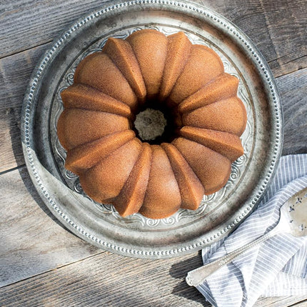 Nordic Ware 50153 Original 12-Cup Bundt Pan Silver