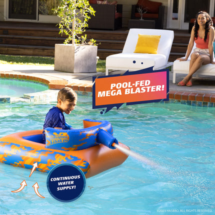 Nerf Super Soaker Megaforce Battle Tank Ride-On – Flotador Hinchable para Piscina con Blaster de Agua Gigante Alimentado por la Piscina