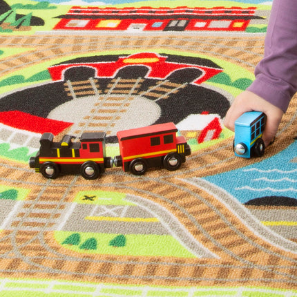 Melissa & Doug Tapis de jeu Circuit de train avec 3 wagons de train en bois à assembler (39 x 36 po, emballage facile à ouvrir)