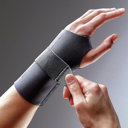 Futuro Energizing Wrist Support, Left Hand, Small/Medium, Black, Moderate Stabilizing Support