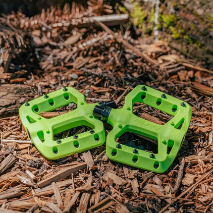 Funn Taipan S Plastic MTB Flat Pedals, CrMo Axle (Green)