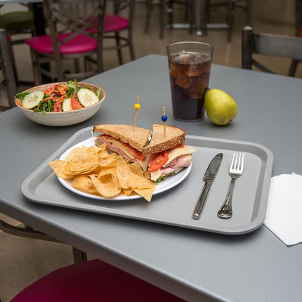 Bandeja de cafetería Carlisle FoodService Products Cafe Fast Food con superficie estampada para cafeterías, comida rápida y comedor, plástico, 16.31 x 12.06 x 0.7 pulgadas, gris