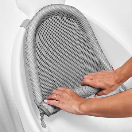 Skip Hop Moby Smart Sling Bathtub 3 Steps PVC Free Phthalate Free Non-Slip Newborn Bath Tub with Drain Plug (from Birth to 25 lbs, White)