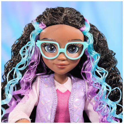 Unicorn Academy, Layla Doll with Highlighted Hair, 5 Fashion Accessories and Hair Styling Tool, 24cm, Dolls and Unicorn Toys for Girls Aged 4 and up