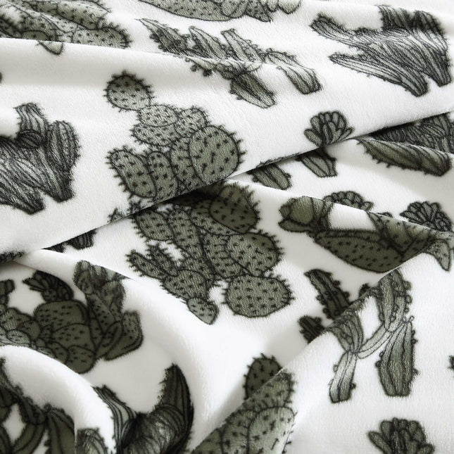 Wrangler - Throw Blanket, Soft Plush Fleece Bedding, Yellowstone Inspired, Western Decor for Bed or Couch (Cactus Garden Green, 50" x 70")