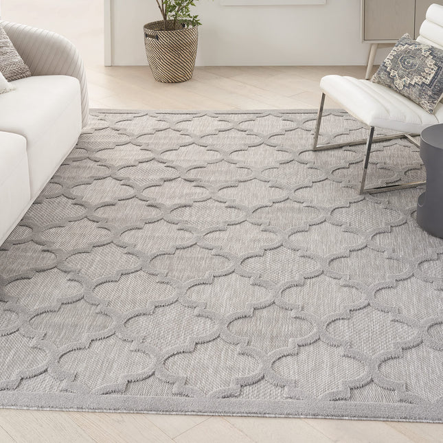 Alfombra de área Nourison Easy Care Moroccan para interior/exterior gris plateado de 2,13 m x 3,05 m