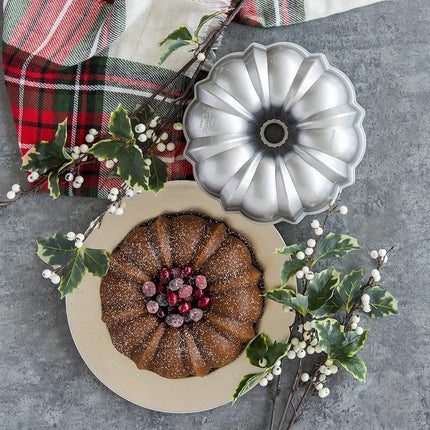 Nordic Ware 50153 Original 12-Cup Bundt Pan Silver
