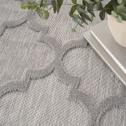 Alfombra de área Nourison Easy Care Moroccan para interior/exterior gris plateado de 2,13 m x 3,05 m