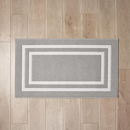 Nautica – Tapis de Couloir | Tapis de Couloir d'Intérieur et Tapis d'Entrée | Paillasson Antidérapant pour Entrée et Cuisine | Tapis d'Entrée Lavable en Machine | 2'2" x 3'9" | Double Bordure Gris Clair