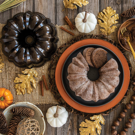 Nordic Ware 50148 12-Cup Pan Original Cast Aluminium, Bundt Tin with Fluted Pattern, Cake Mould Made in The USA, 2.8 liters, Bronze