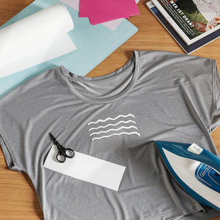 Cricut Smart Iron-On Heat-Transfer Vinyl | 1 Sheet | 33cm x 0.9m | White, (3ft), 2008695