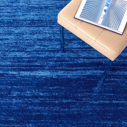 Safavieh Modern Ombre Indoor Woven Runner Area Rug, Adirondack Collection, ADR113, in Light Blue / Dark Blue, 76 X 244 cm for Living Room, Bedroom or Any Indoor Space