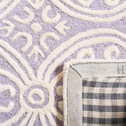 Safavieh Medallion Indoor Hand Tufted Rectangle Area Rug, Cambridge Collection, CAM123, in Lavender / Ivory, 91 X 152 cm for Living Room, Bedroom or Any Indoor Space