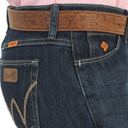 Pantalón de trabajo utilitario Wrangler Western de corte de bota de tiro medio para mujer, lavado oscuro, 11W x 30L