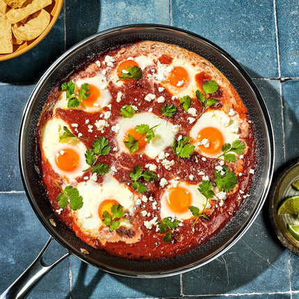 HexClad Hybrid Nonstick 30 cm Frying Pan with Tempered Glass Lid, Stay-Cool Handle, Dishwasher-Friendly, Oven-Safe Up to 480°C, Induction Ready, Compatible with All Cooktops